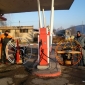 Парапланеристи шашнаха персонала на бензиностанцията в Брезник